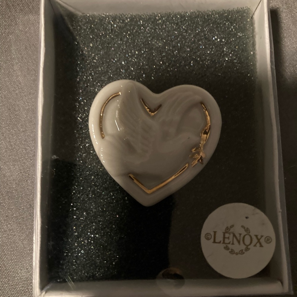 Lenox dove brooch/pin. - Picture 3 of 4